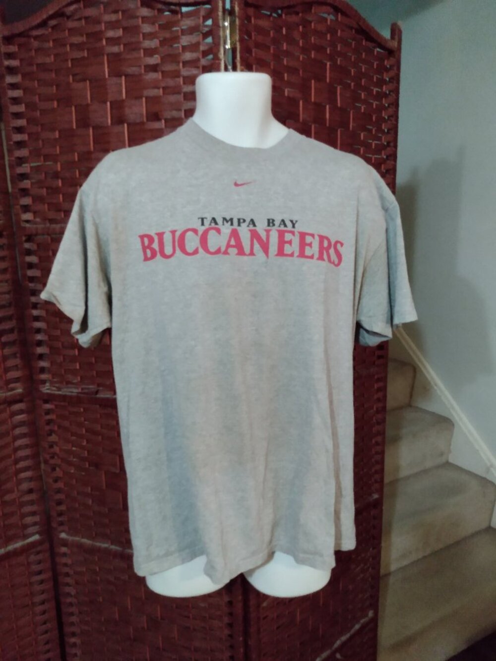 Vintage Nike Tampa Bay Buccaneers T Shirt 90s Y2K Center Swoosh Large